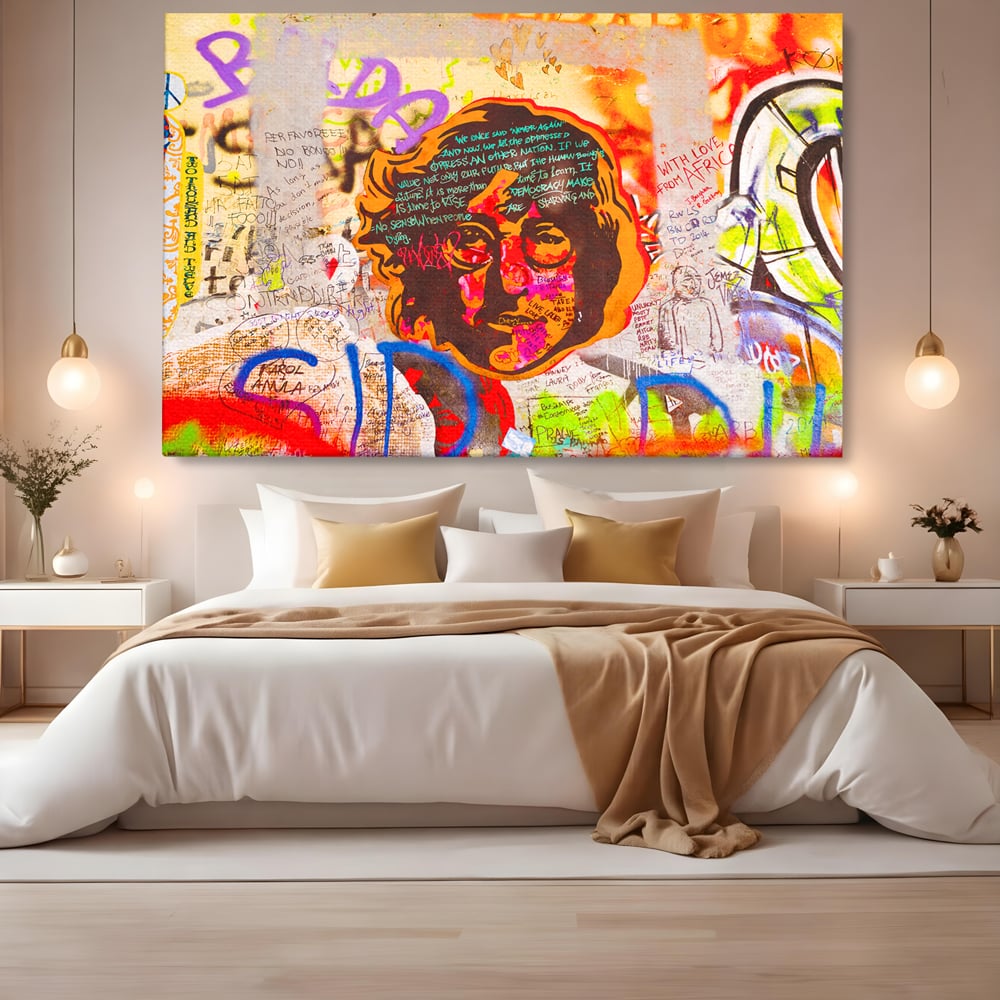 Tablou canvas cu tablou canvas cu john lennon si graffiti, fara rama, pe sasiu de lemn, pe perete intr-un dormitor